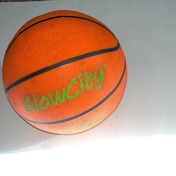 GLOWCITY Nylon wound NO. 7 Basketball Official Size and Weight  GENTLY USED - Picture 10 of 10